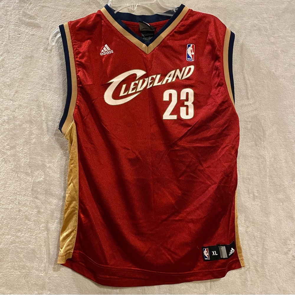 LeBron James Jersey Youth XL Red Cleveland Cavaliers NBA Adidas #23